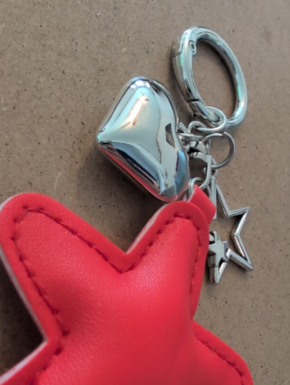 Red Star Keychain Bag Charm with Silver Charms - Picture 3 of 4
